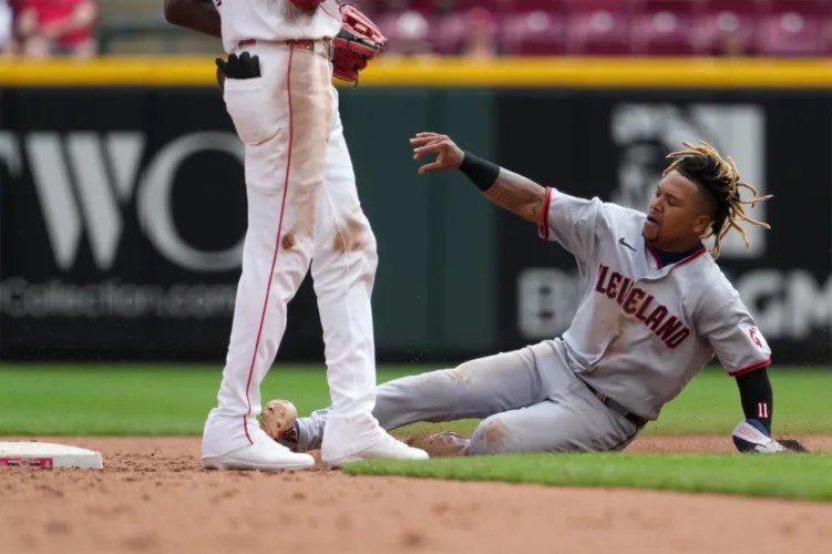 Williams, Manzardo shine as Guards split twinbill with Reds